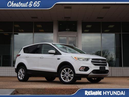 Oxford White 2017 Ford Escape SE