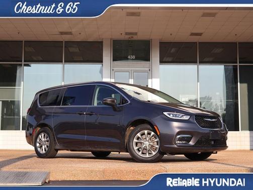 Granite Crystal 2023 Chrysler Pacifica Touring L