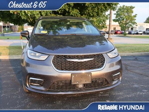Granite Crystal 2023 Chrysler Pacifica Touring L