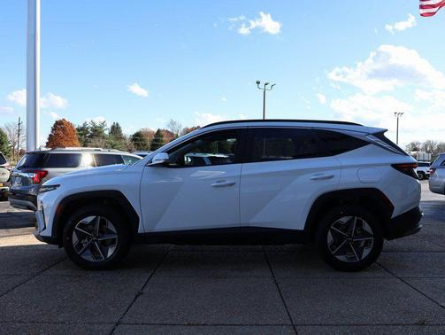 Serenity White Pearl 2026 Hyundai TUCSON SEL Premium