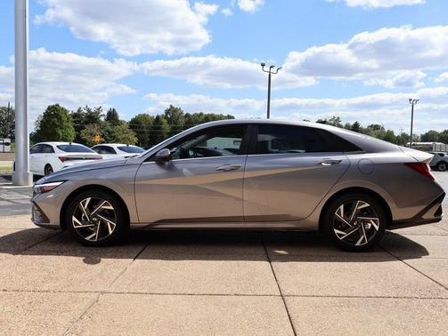 2025 Hyundai ELANTRA HEV Limited