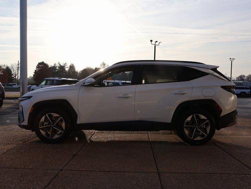 Serenity White Pearl 2026 Hyundai TUCSON SEL Premium