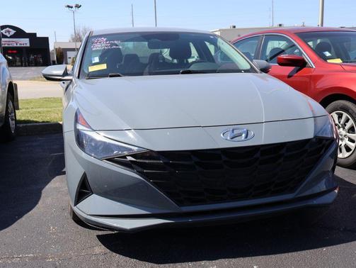 2022 Hyundai ELANTRA SEL