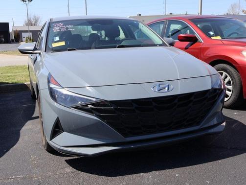 2022 Hyundai ELANTRA SEL