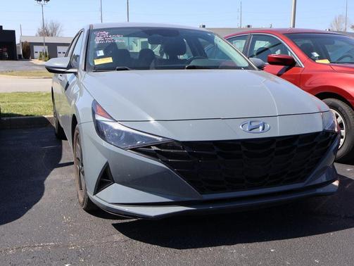 2022 Hyundai ELANTRA SEL