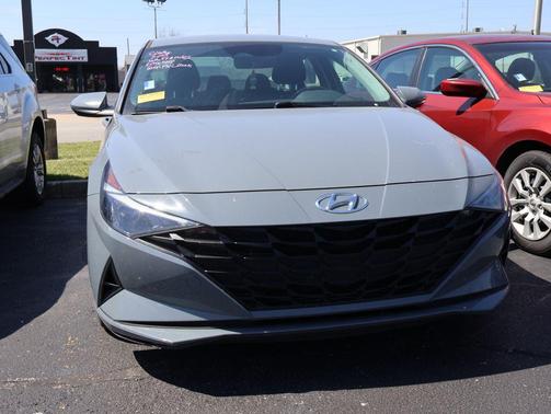 2022 Hyundai ELANTRA SEL