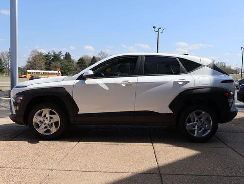 Atlas White 2026 Hyundai KONA SE