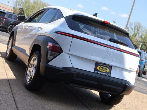 Atlas White 2026 Hyundai KONA SE