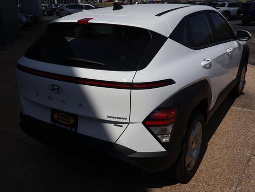 Atlas White 2026 Hyundai KONA SE