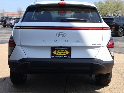 Atlas White 2026 Hyundai KONA SE