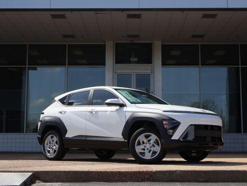 Atlas White 2026 Hyundai KONA SE