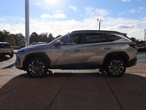 Shimmering Silver 2026 Hyundai TUCSON SEL Plus