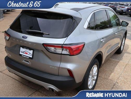 Iconic Silver 2022 Ford Escape SE