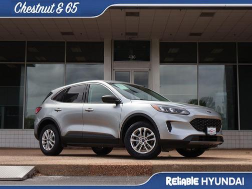 Iconic Silver 2022 Ford Escape SE