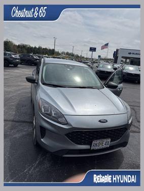 Iconic Silver 2022 Ford Escape SE