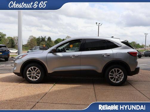 Iconic Silver 2022 Ford Escape SE