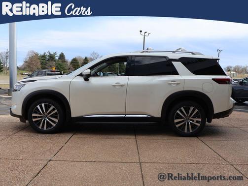 Pearl White Tricoat 2022 Nissan Pathfinder Platinum 4WD