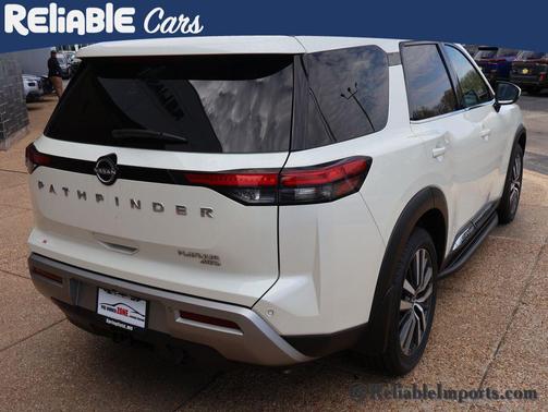 Pearl White Tricoat 2022 Nissan Pathfinder Platinum 4WD