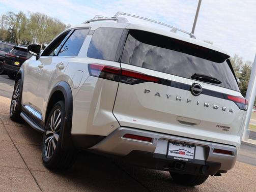 2022 Nissan Pathfinder Platinum 4WD