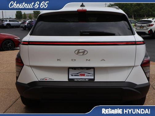 Atlas White 2024 Hyundai KONA SEL