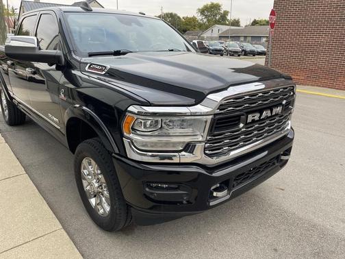 2019 RAM 2500 Limited Crew Cab 4x4 6'4' Box