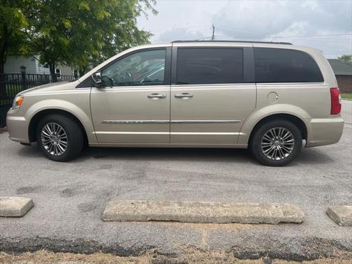 2014 Chrysler Town & Country Touring-L