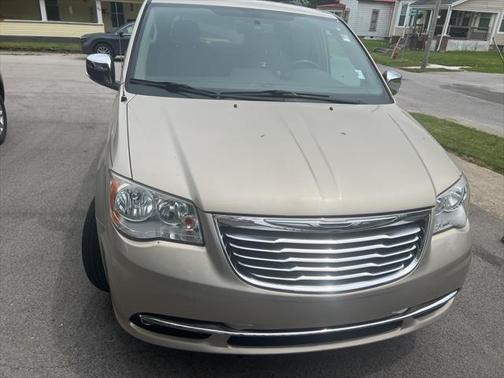 2014 Chrysler Town & Country Touring-L