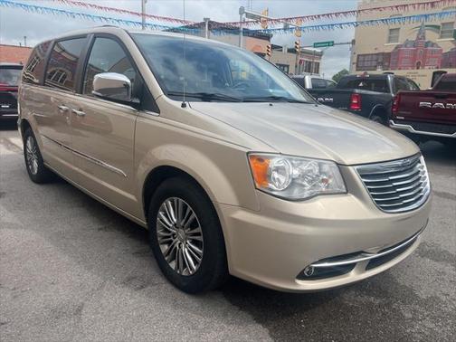 2014 Chrysler Town & Country Touring-L