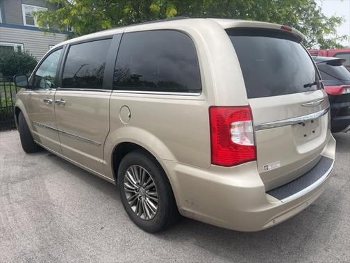 2014 Chrysler Town & Country Touring-L
