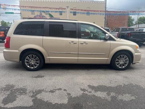 2014 Chrysler Town & Country Touring-L