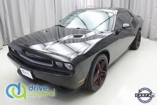Photo 2 of 25 of 2014 Dodge Challenger SXT