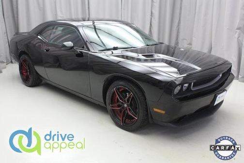 Photo 1 of 25 of 2014 Dodge Challenger SXT