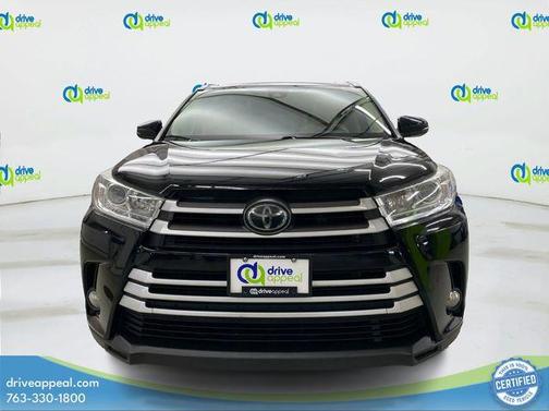 Midnight Black Metallic 2018 Toyota Highlander XLE