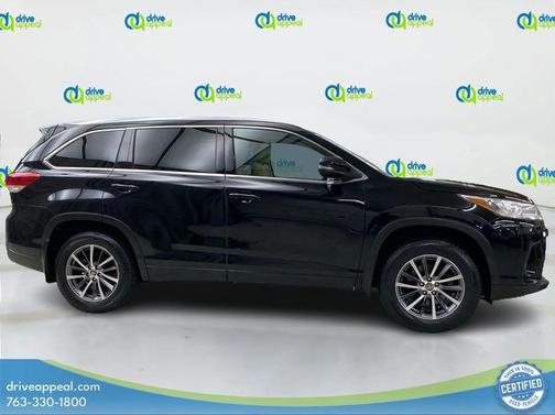 Midnight Black Metallic 2018 Toyota Highlander XLE