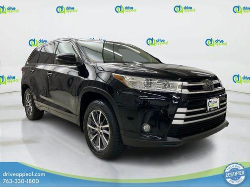 Midnight Black Metallic 2018 Toyota Highlander XLE