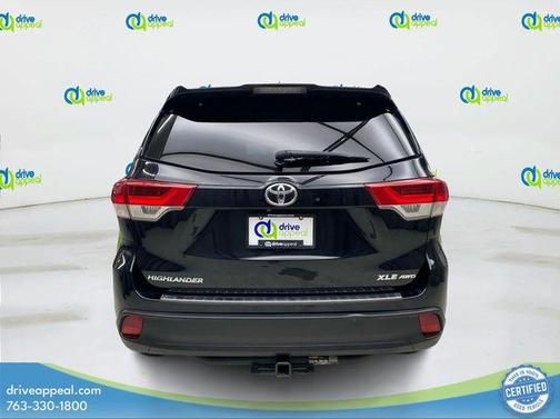 Midnight Black Metallic 2018 Toyota Highlander XLE
