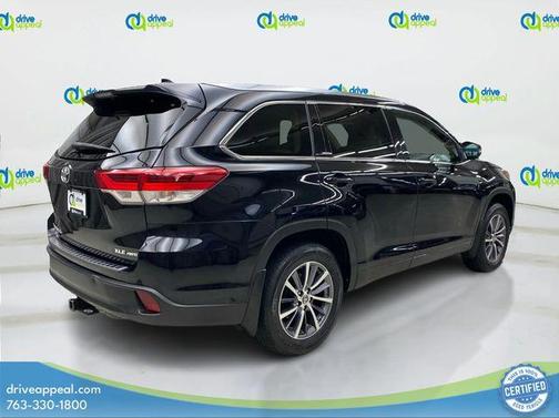 Midnight Black Metallic 2018 Toyota Highlander XLE