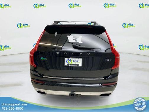 2016 Volvo XC90 T6 Momentum