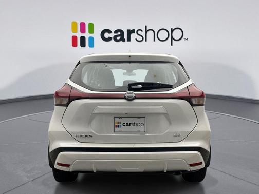 Aspen White Tricoat 2024 Nissan Kicks SV