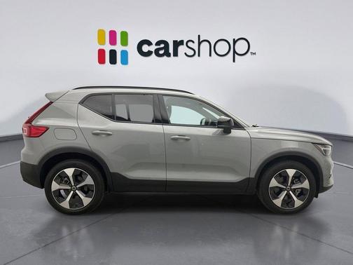 Vapour Gray 2025 Volvo XC40 B5 Plus Dark Theme