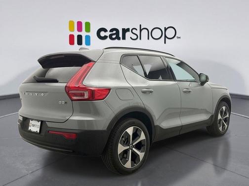 Vapour Gray 2025 Volvo XC40 B5 Plus Dark Theme