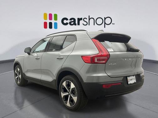 Vapour Gray 2025 Volvo XC40 B5 Plus Dark Theme