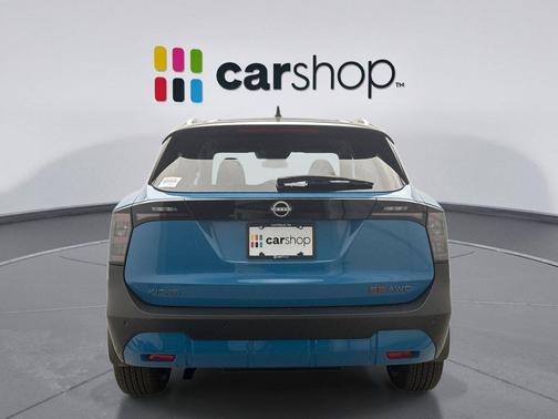 Arctic Ice Blue Metallic/Super Black 2025 Nissan Kicks SR