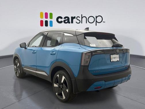 Arctic Ice Blue Metallic/Super Black 2025 Nissan Kicks SR