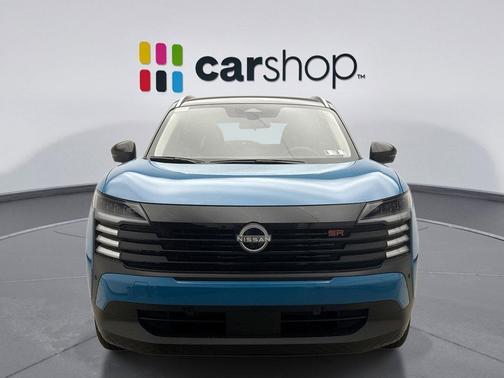 Arctic Ice Blue Metallic/Super Black 2025 Nissan Kicks SR