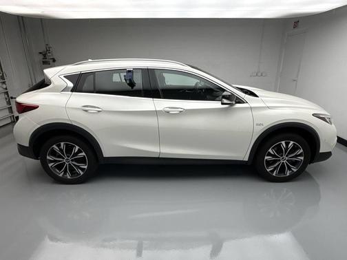 Majestic White 2018 INFINITI QX30 PREMIUM