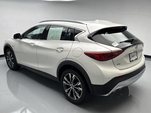 Majestic White 2018 INFINITI QX30 PREMIUM