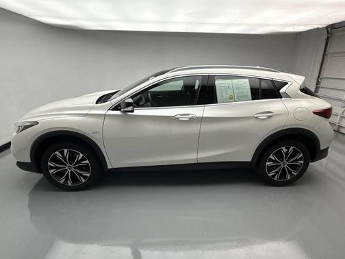 Majestic White 2018 INFINITI QX30 PREMIUM