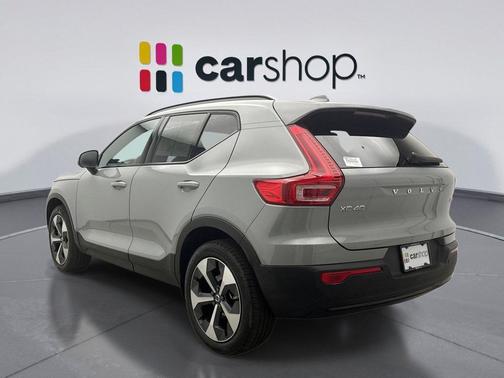 Vapour Gray 2025 Volvo XC40 B5 Plus Dark Theme