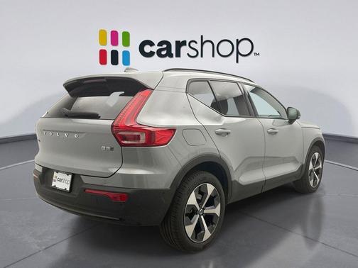 Vapour Gray 2025 Volvo XC40 B5 Plus Dark Theme